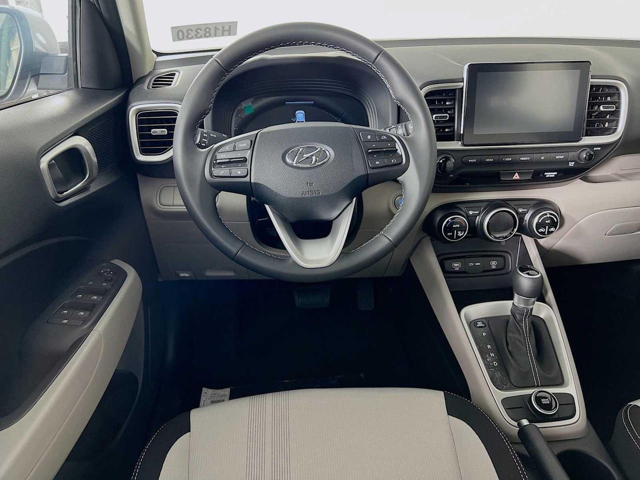 2025 Hyundai Venue SEL photo 12