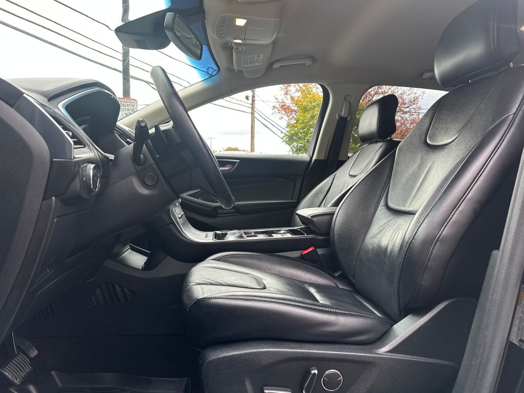 2019 Ford Edge Titanium photo 3