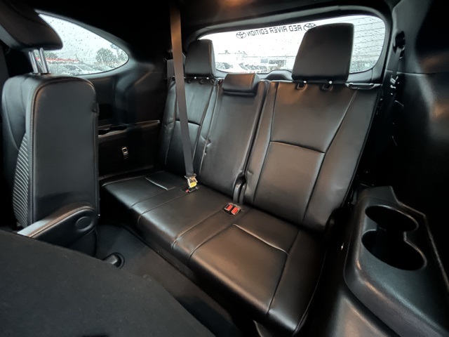 2024 Toyota Highlander LE photo 3