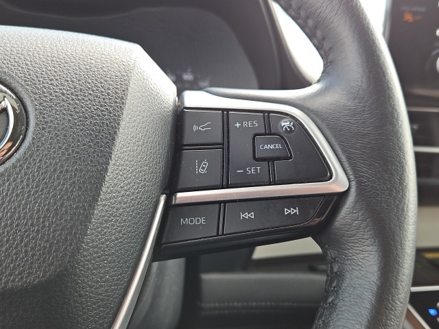 2023 Toyota Sienna XLE photo 38