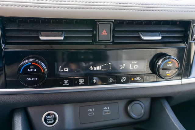 2022 Nissan Rogue SV photo 19
