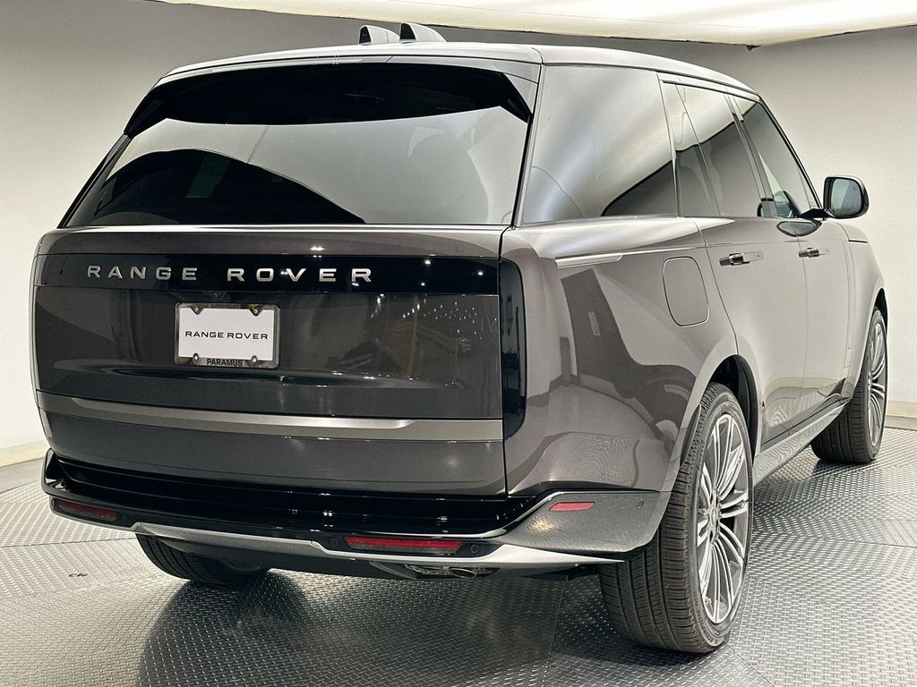 2025 Land Rover Range Rover SE photo 2