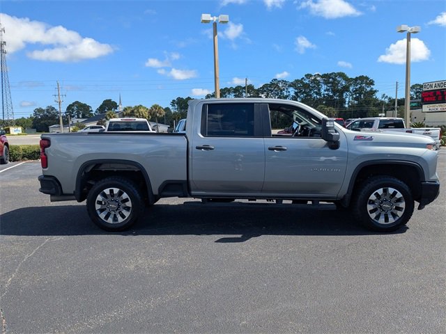 2024 Chevrolet Silverado 2500HD Custom photo 2