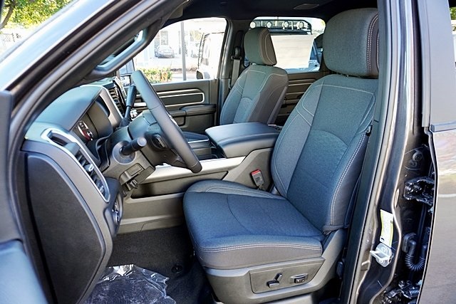 New 2026 Granite Crystal Metallic Clear-Coat Exterior Paint RAM Big Horn image 22