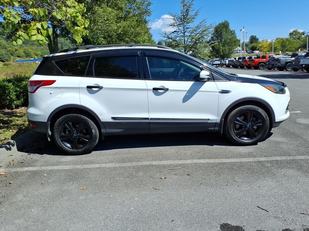 2015 Ford Escape SE photo 2