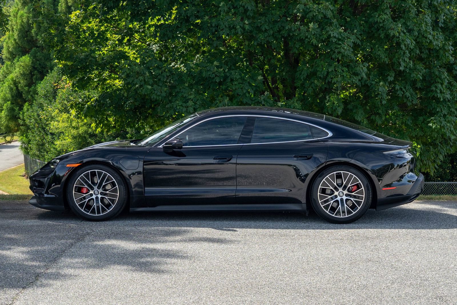 2024 Porsche Taycan 4S photo 2