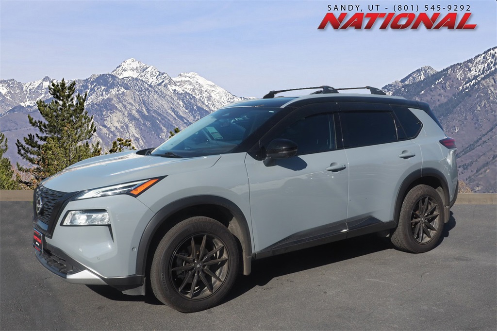 2023 Nissan Rogue Platinum's photo