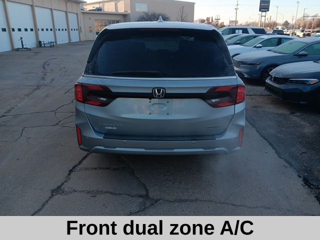 2025 Honda Odyssey Touring photo 2