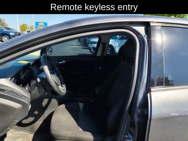 2018 Ford Focus SE photo 9