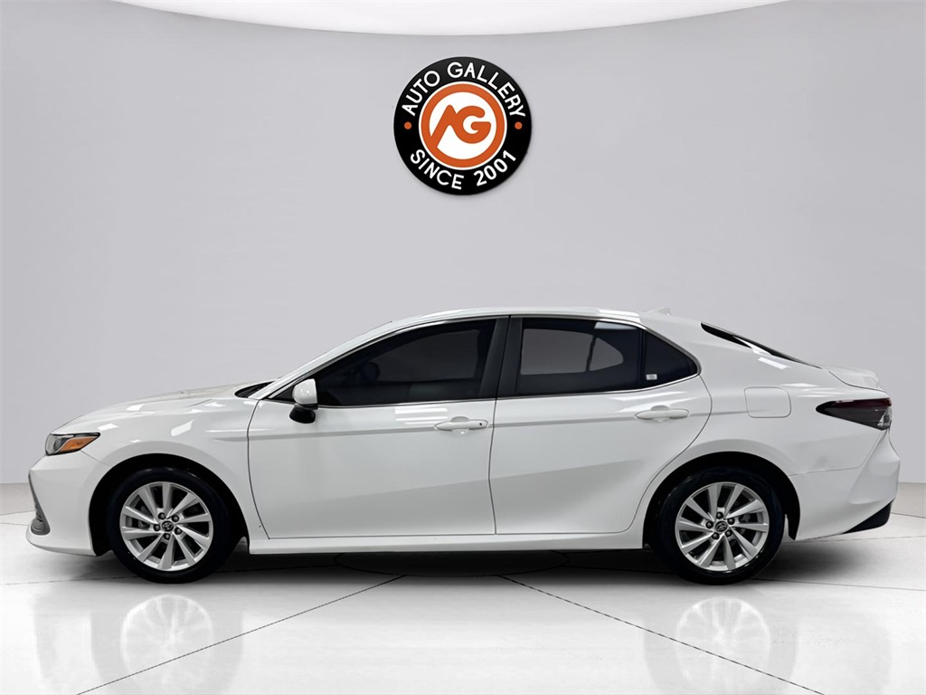 2022 Toyota Camry LE photo 4