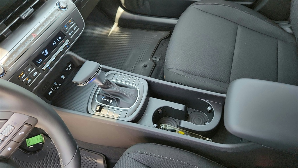 2025 Hyundai Kona SEL photo 24