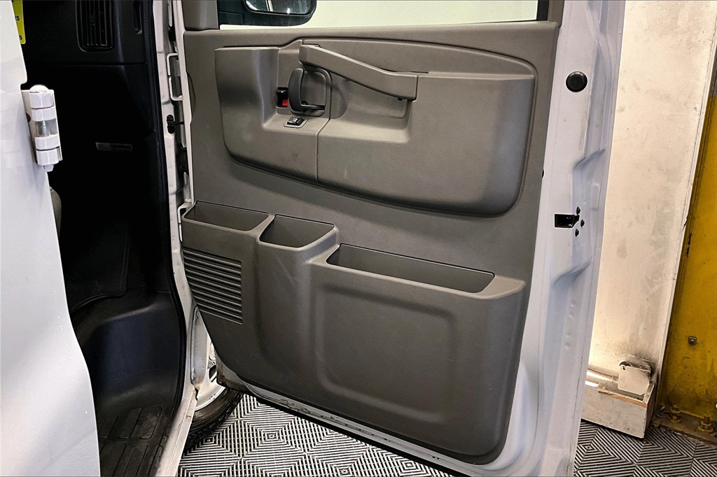 2020 Chevrolet Express 2500 LT photo 22