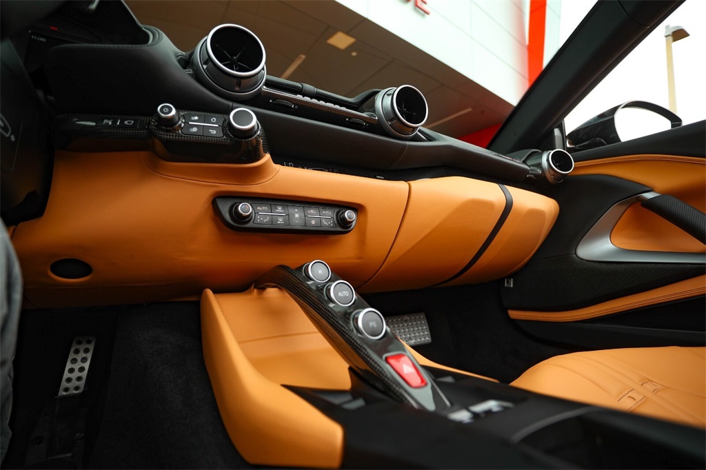 2023 Ferrari 812 GTS Base photo 32