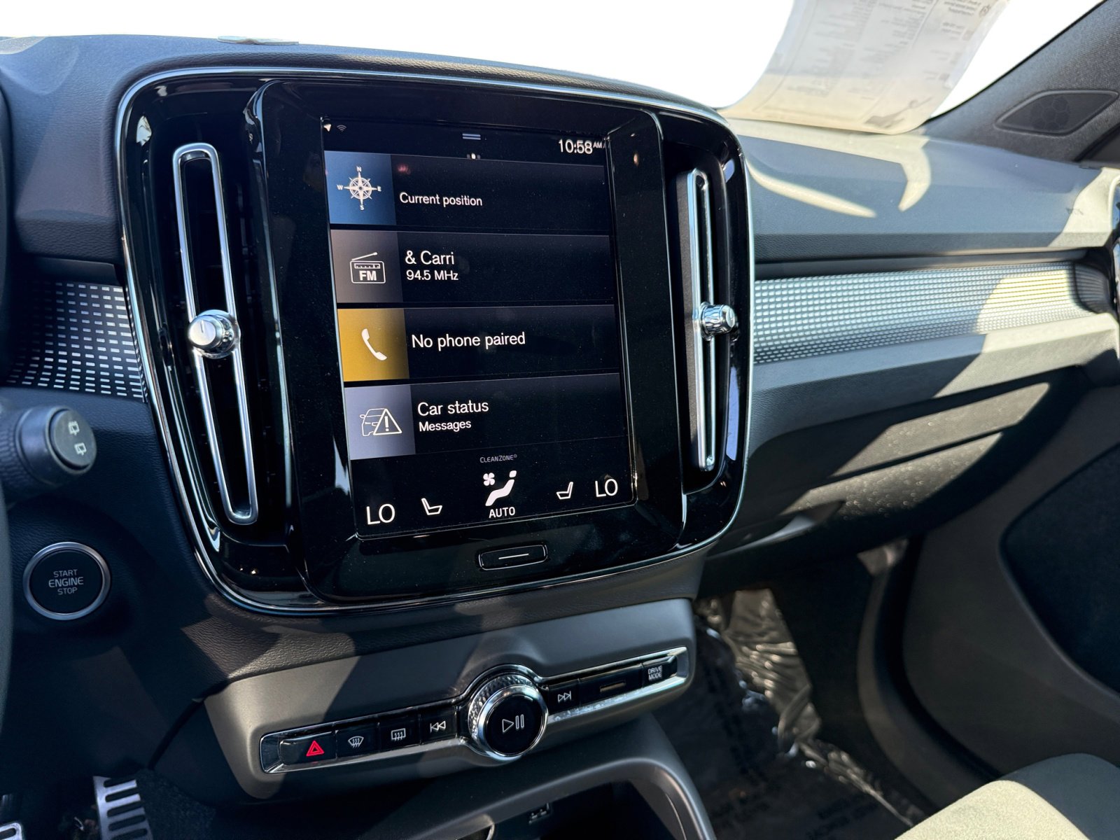 2022 Volvo XC40 R-Design photo 11