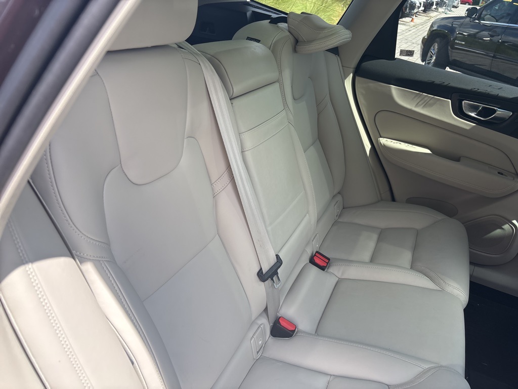 2022 Volvo XC60 B5 Inscription photo 48
