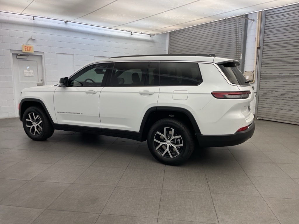 2025 Jeep Grand Cherokee Limited photo 4