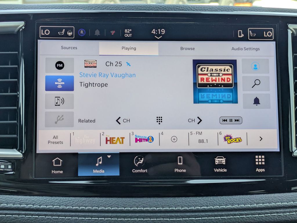 2026 Chrysler Pacifica photo 18