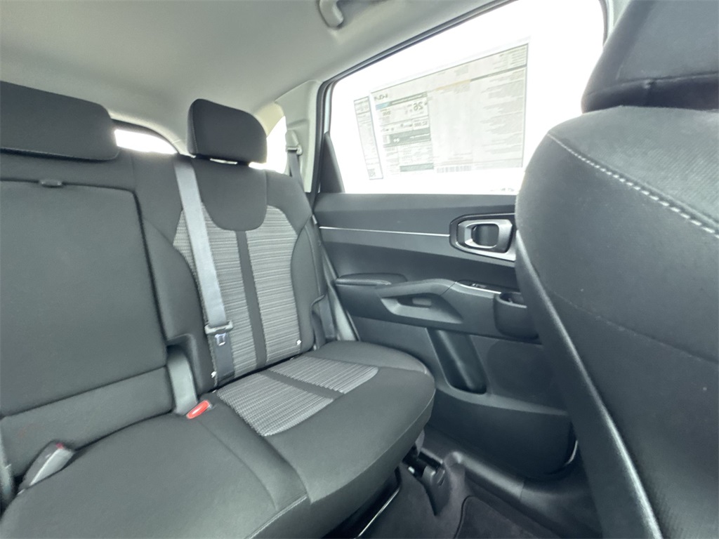 2025 Kia Sorento LX photo 12