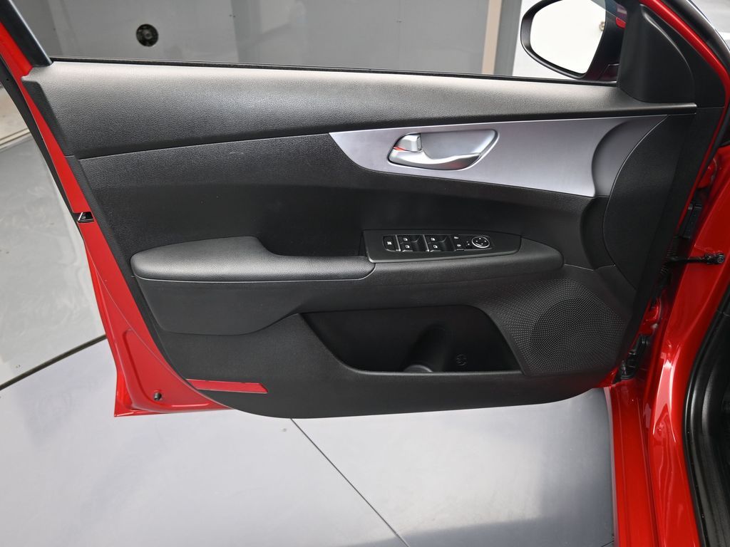 2023 Kia Forte LXS photo 4