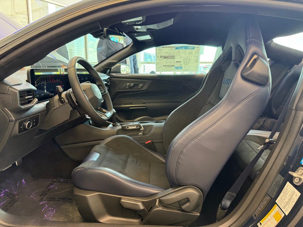 2025 Ford Mustang Dark Horse Premium photo 4