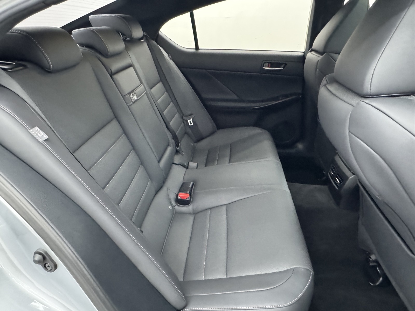 2022 Lexus IS 350 F SPORT photo 9