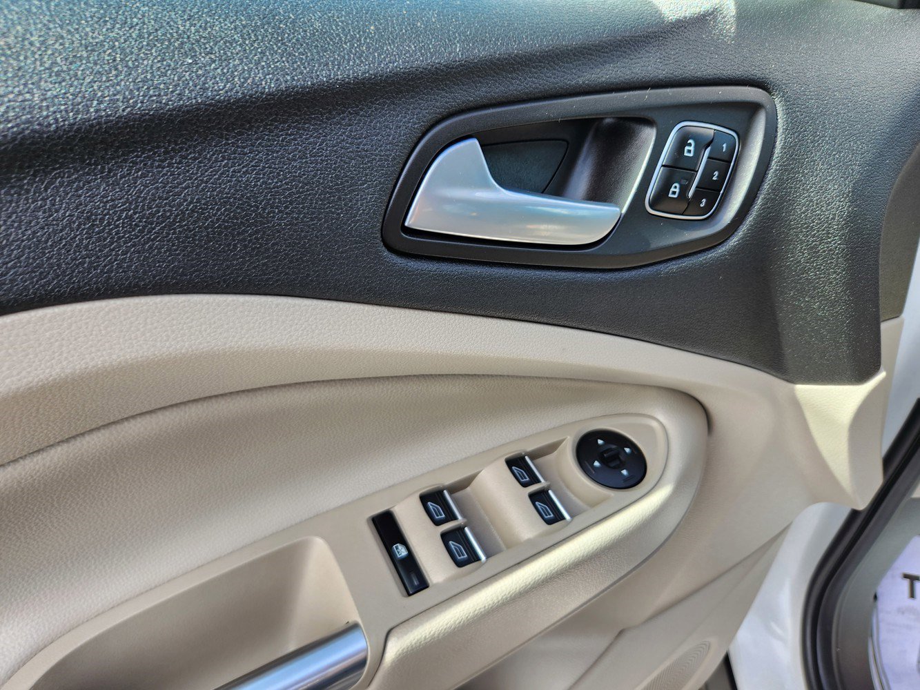2017 Ford Escape Titanium photo 37