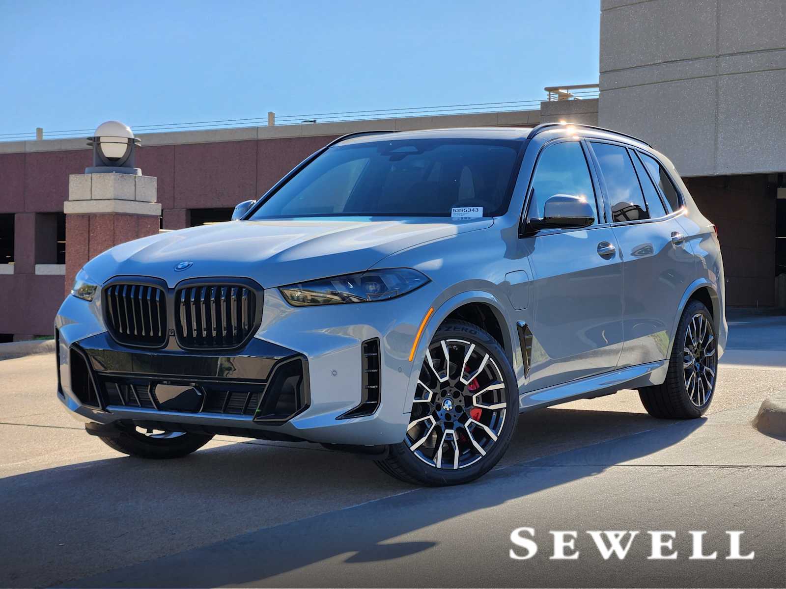 2026 BMW X5 50e's photo