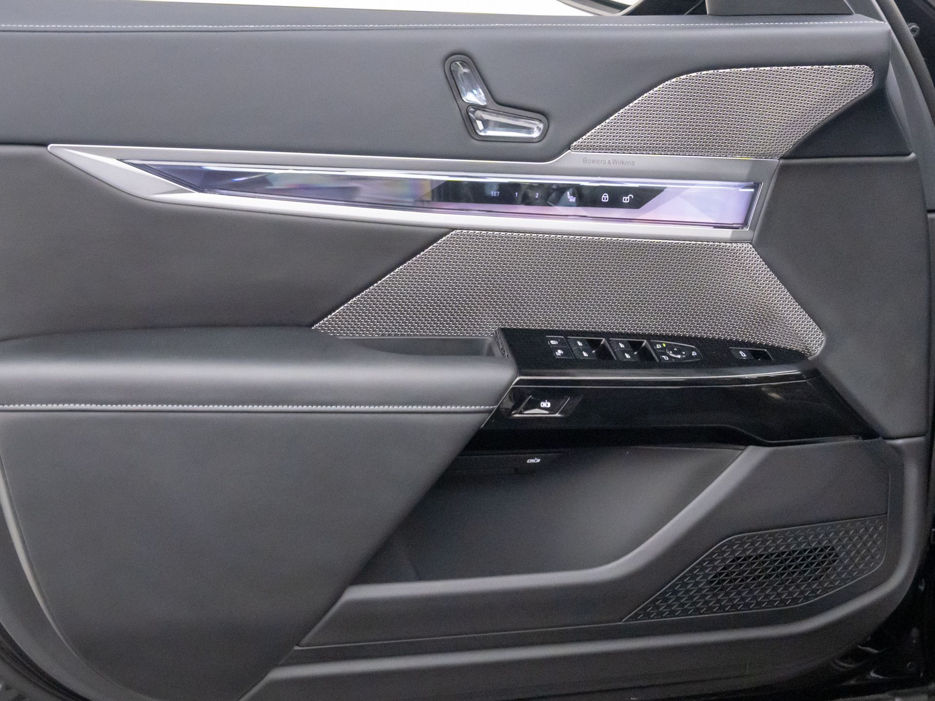 New 2025 Black Sapphire Metallic BMW xDrive60 image 13