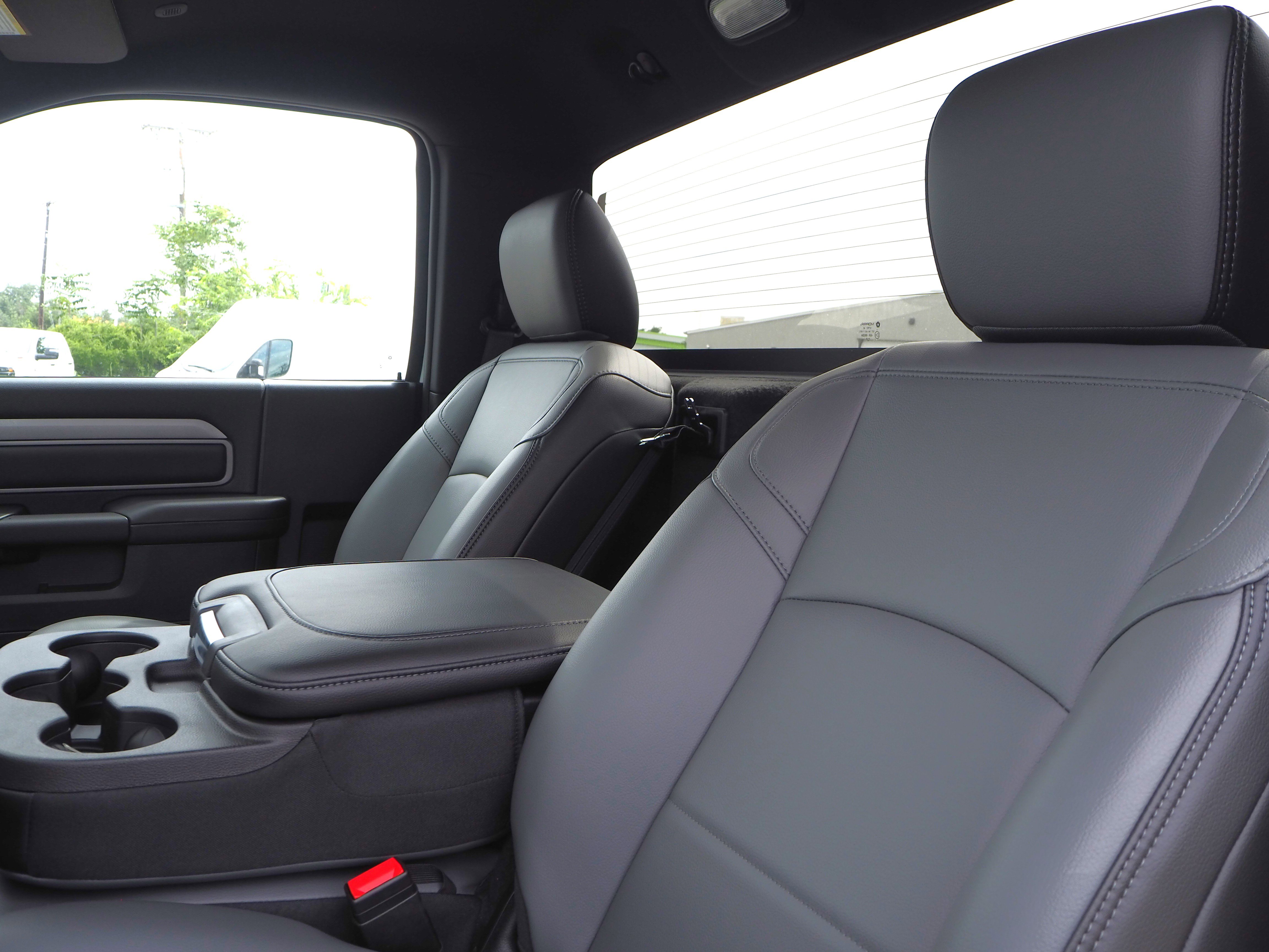2025 Ram 3500 Tradesman photo 2