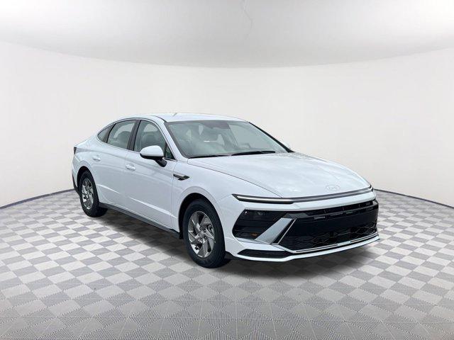 2025 Hyundai Sonata SE photo 3