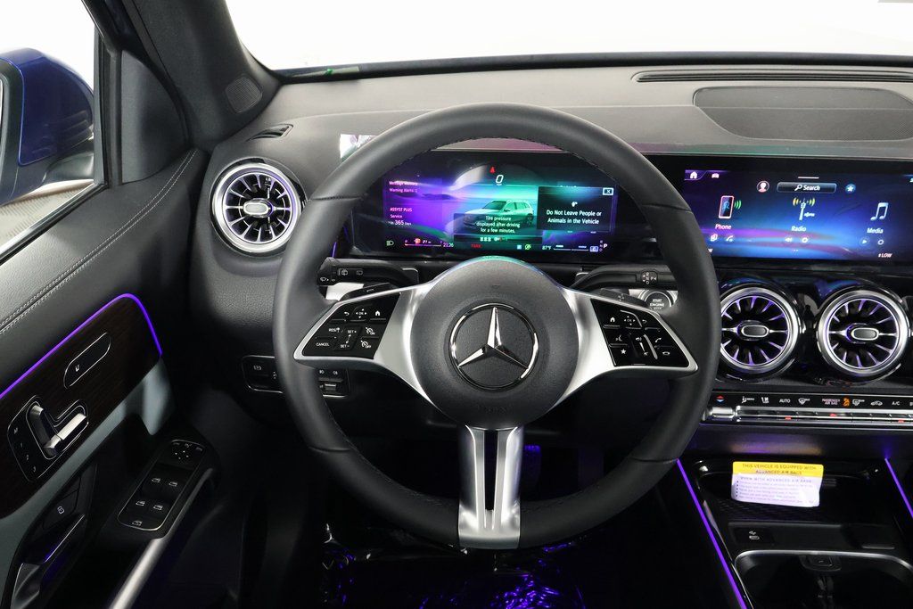 2026 Mercedes Benz GLB 250 photo 3