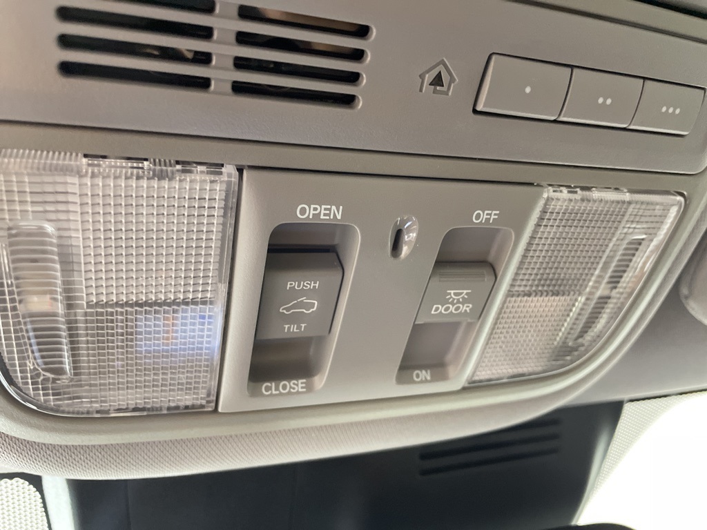 2018 Honda CR-V Touring photo 32