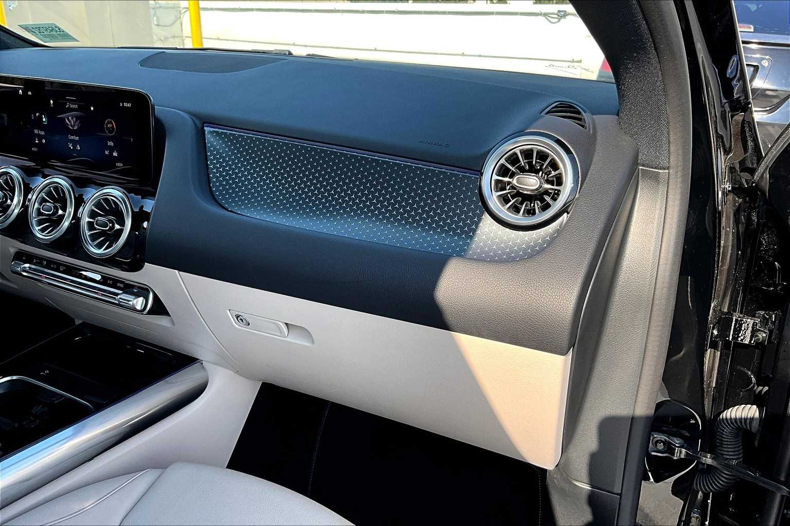 2025 Mercedes Benz GLA 250 photo 18