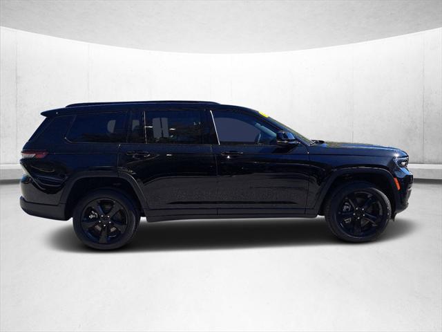 2025 Jeep Grand Cherokee Limited photo 2