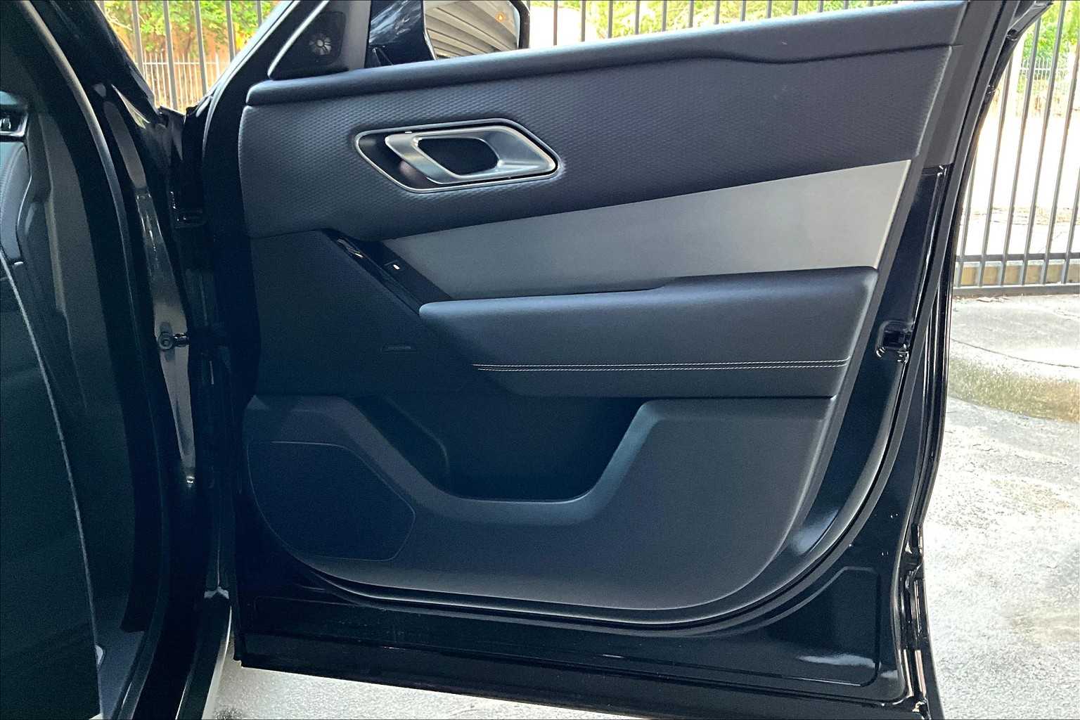 2023 Land Rover Range Rover Velar R-Dynamic S photo 18