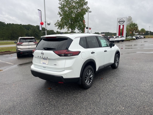 2025 Nissan Rogue S photo 10