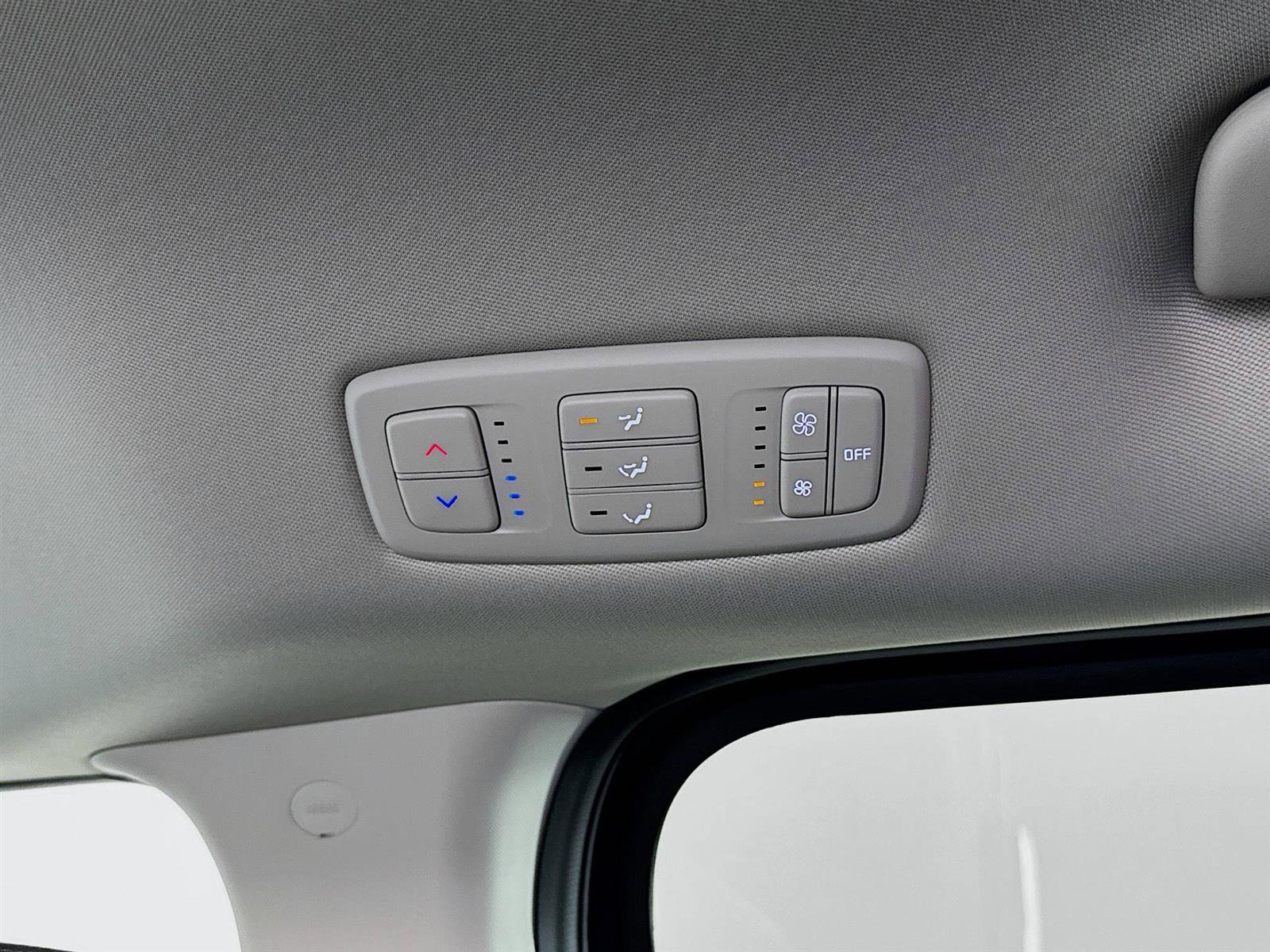 2024 Kia Carnival LX photo 24