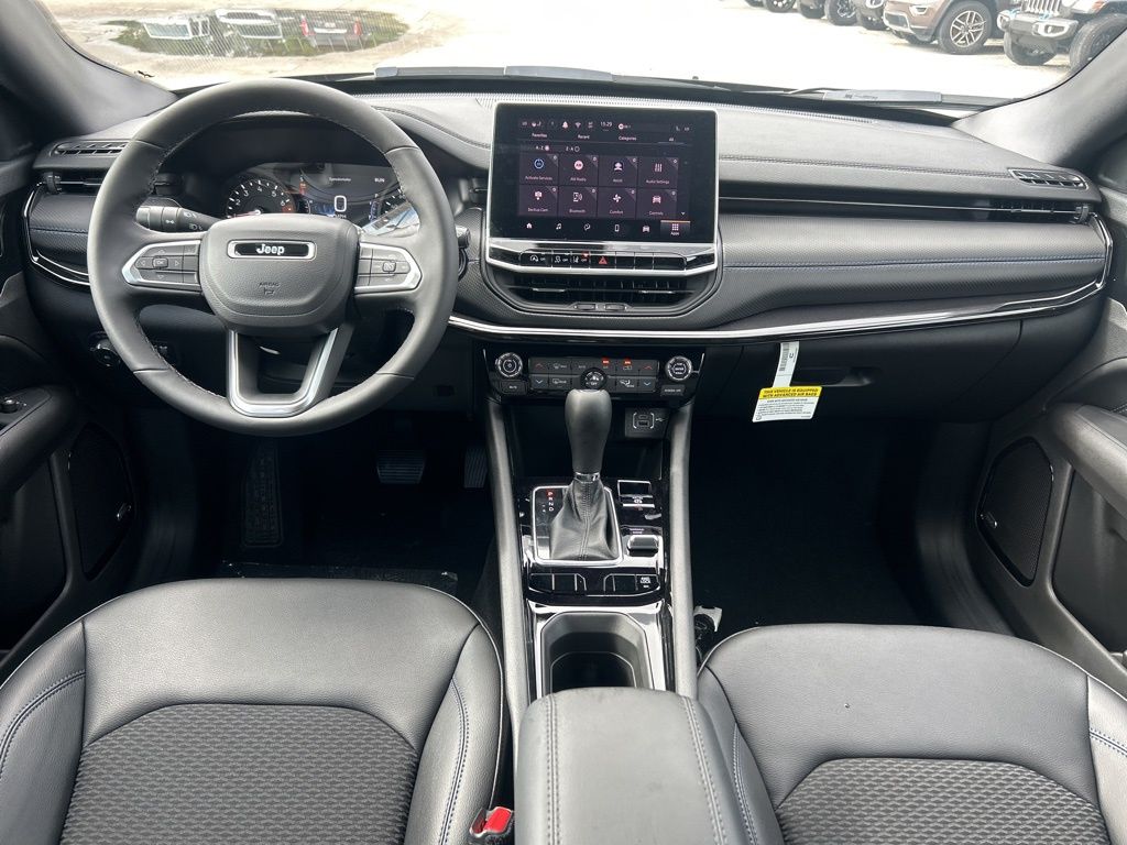 2025 Jeep Compass Latitude photo 28