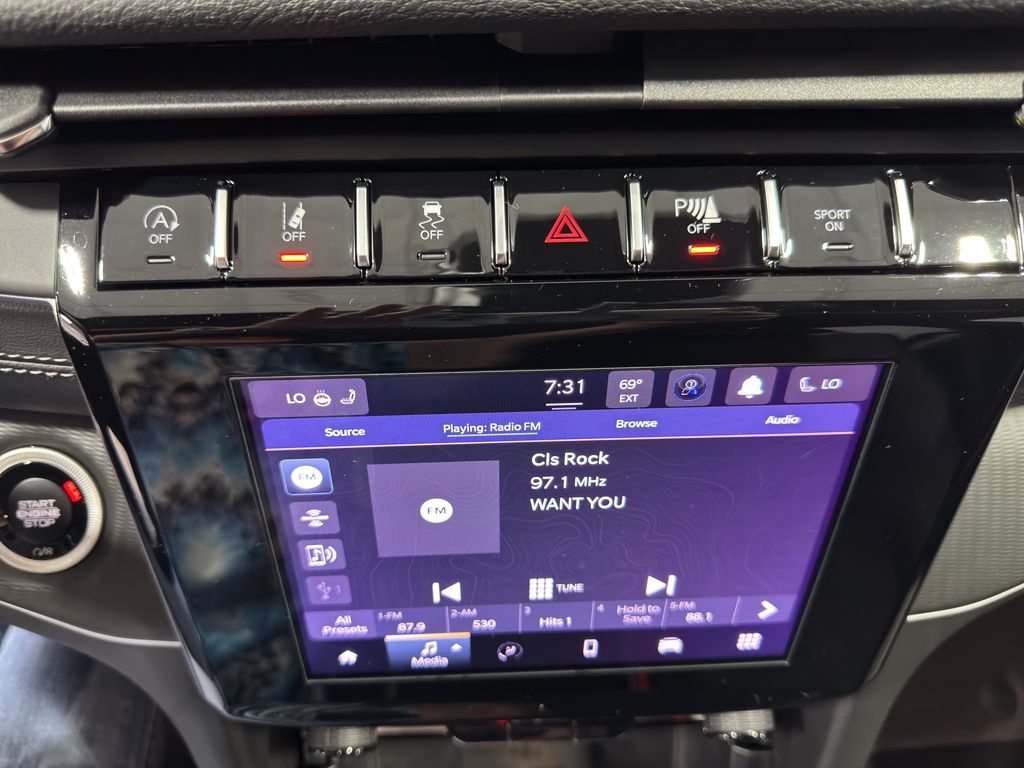 2025 Jeep Grand Cherokee Laredo Altitude photo 23