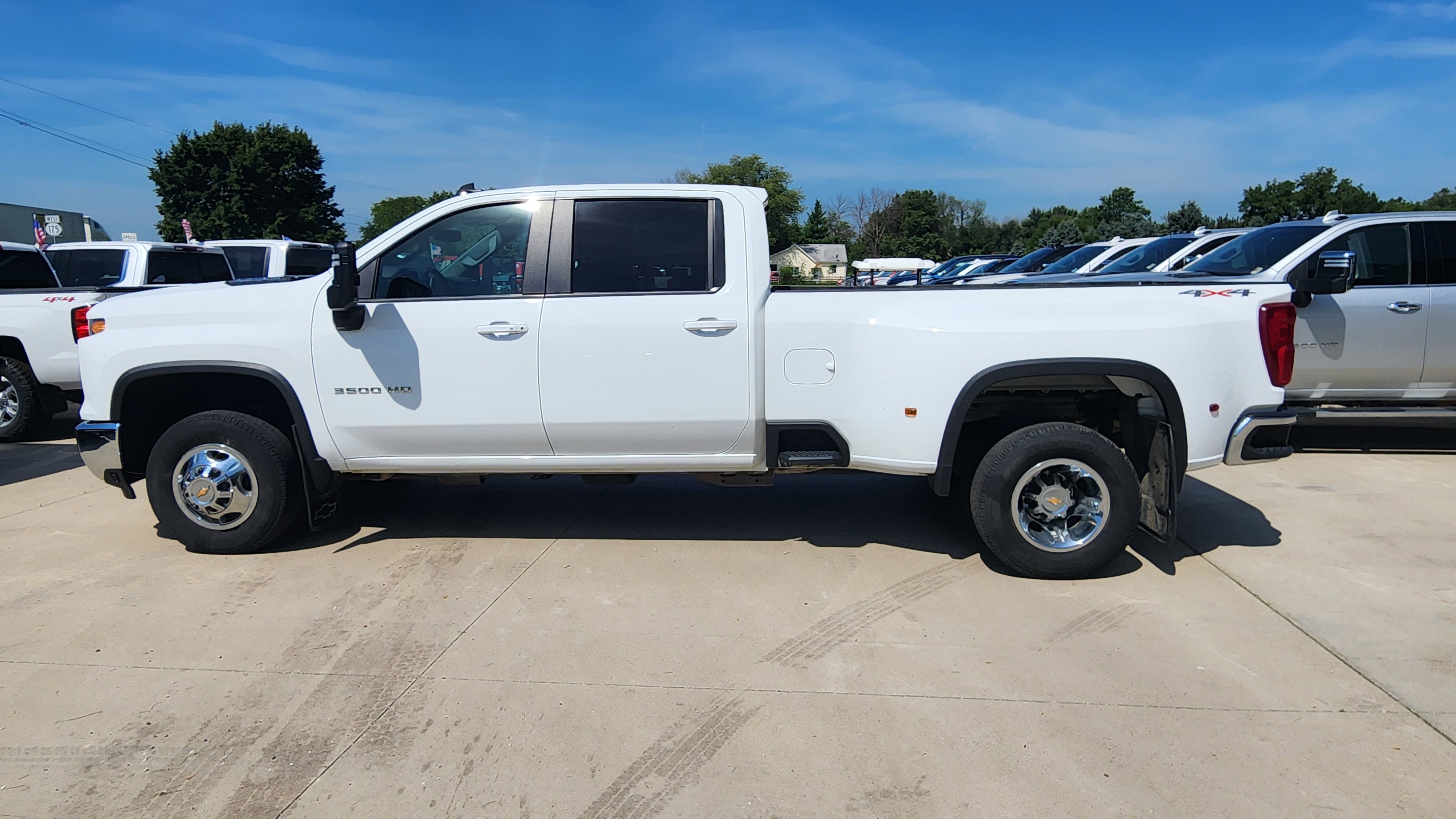 2024 Chevrolet Silverado 3500HD LT photo 8