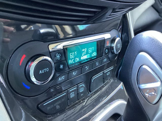 2016 Ford C-Max Hybrid SEL photo 25