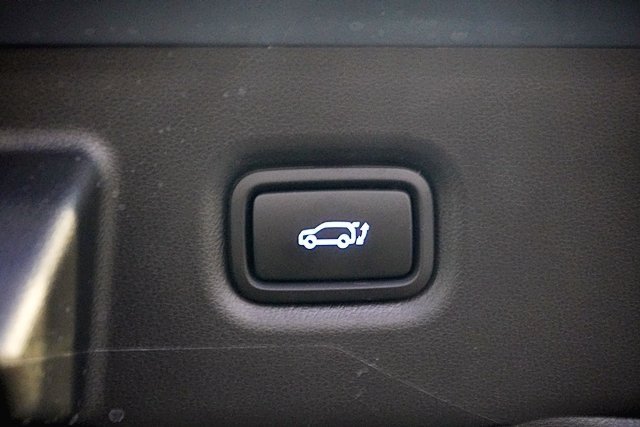 Used 2025 Green Hyundai SEL image 17
