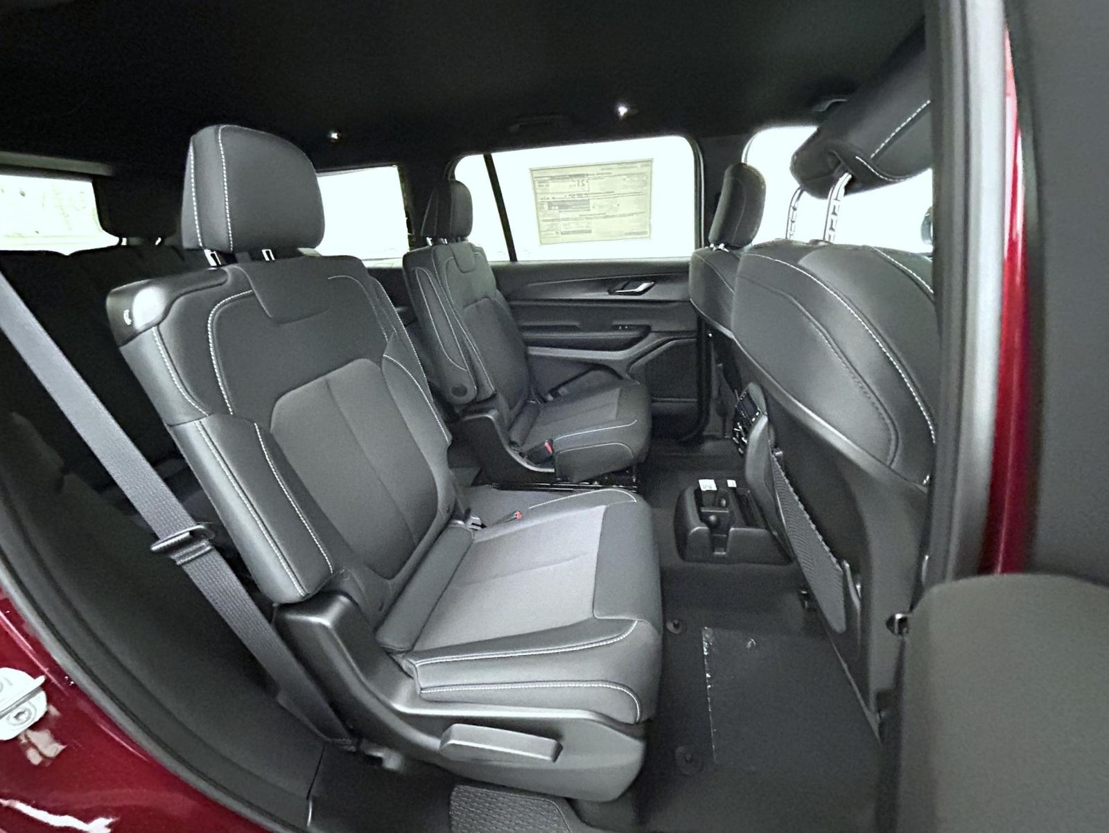 2025 Jeep Grand Cherokee Laredo photo 17