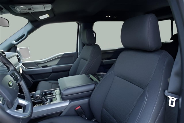 2025 Ford F-150 XLT photo 2