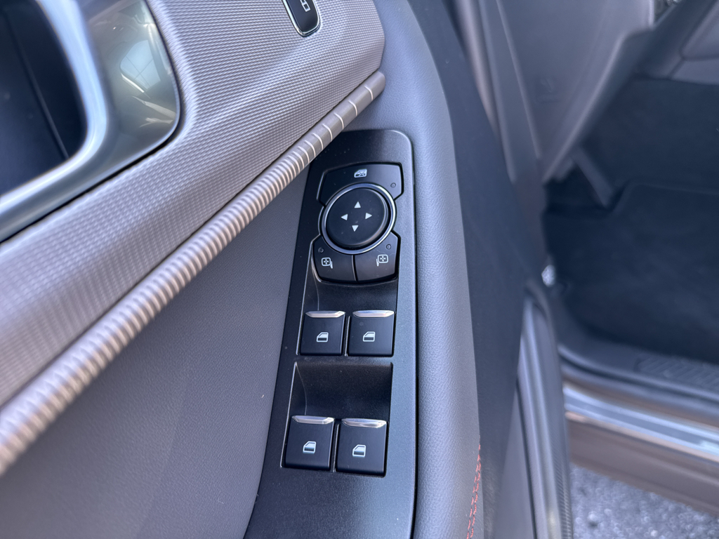 2025 Ford Explorer photo 29