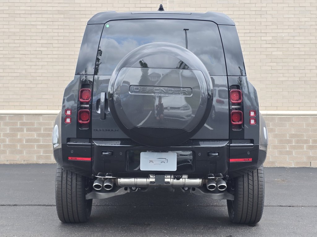 2025 Land Rover Defender 110 X-Dynamic SE photo 31