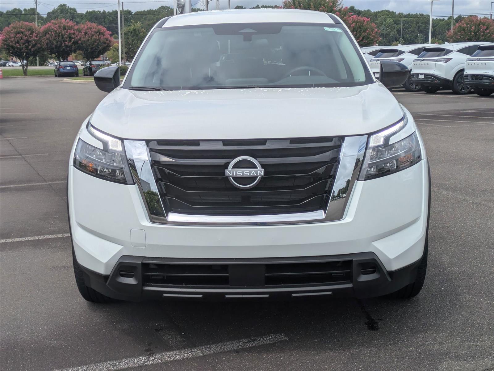 2025 Nissan Pathfinder S photo 2