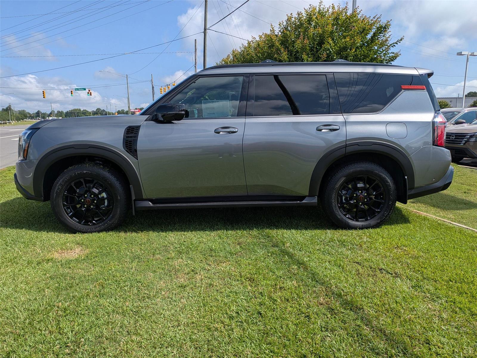 2025 Nissan Armada photo 6