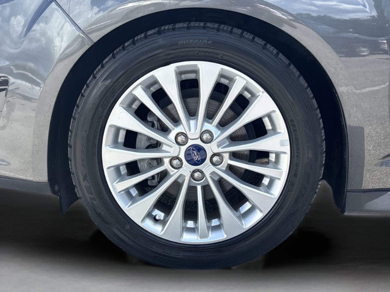 2017 Ford C-Max Hybrid SE photo 30