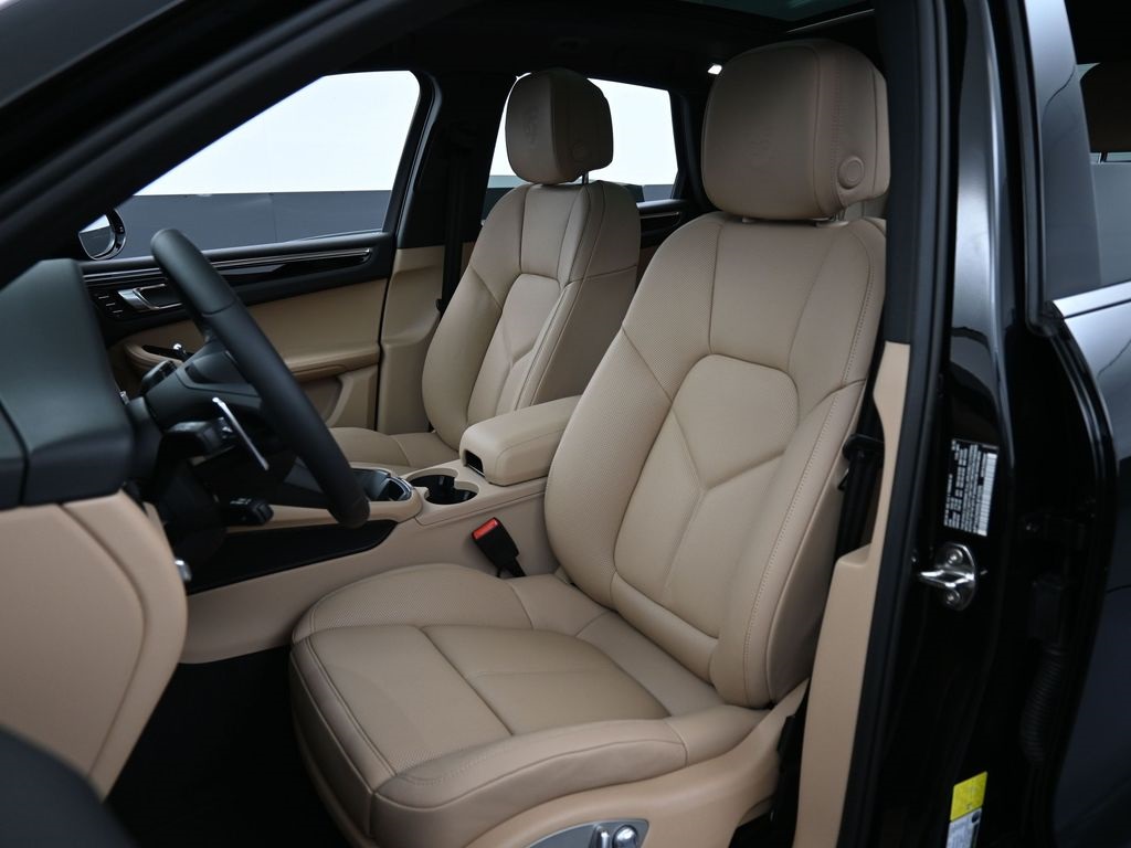 2025 Porsche Macan T photo 4